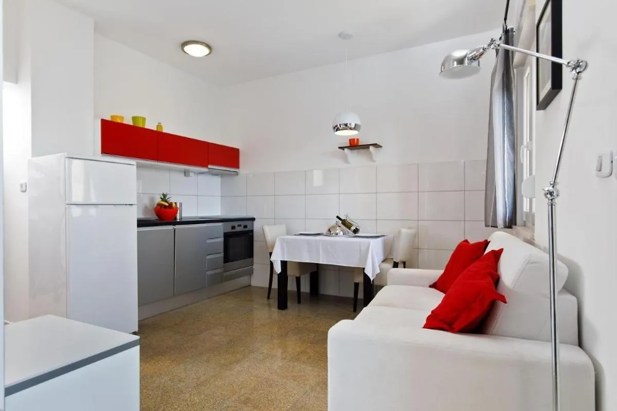 Ark Beach Apartment - Rabbit Split