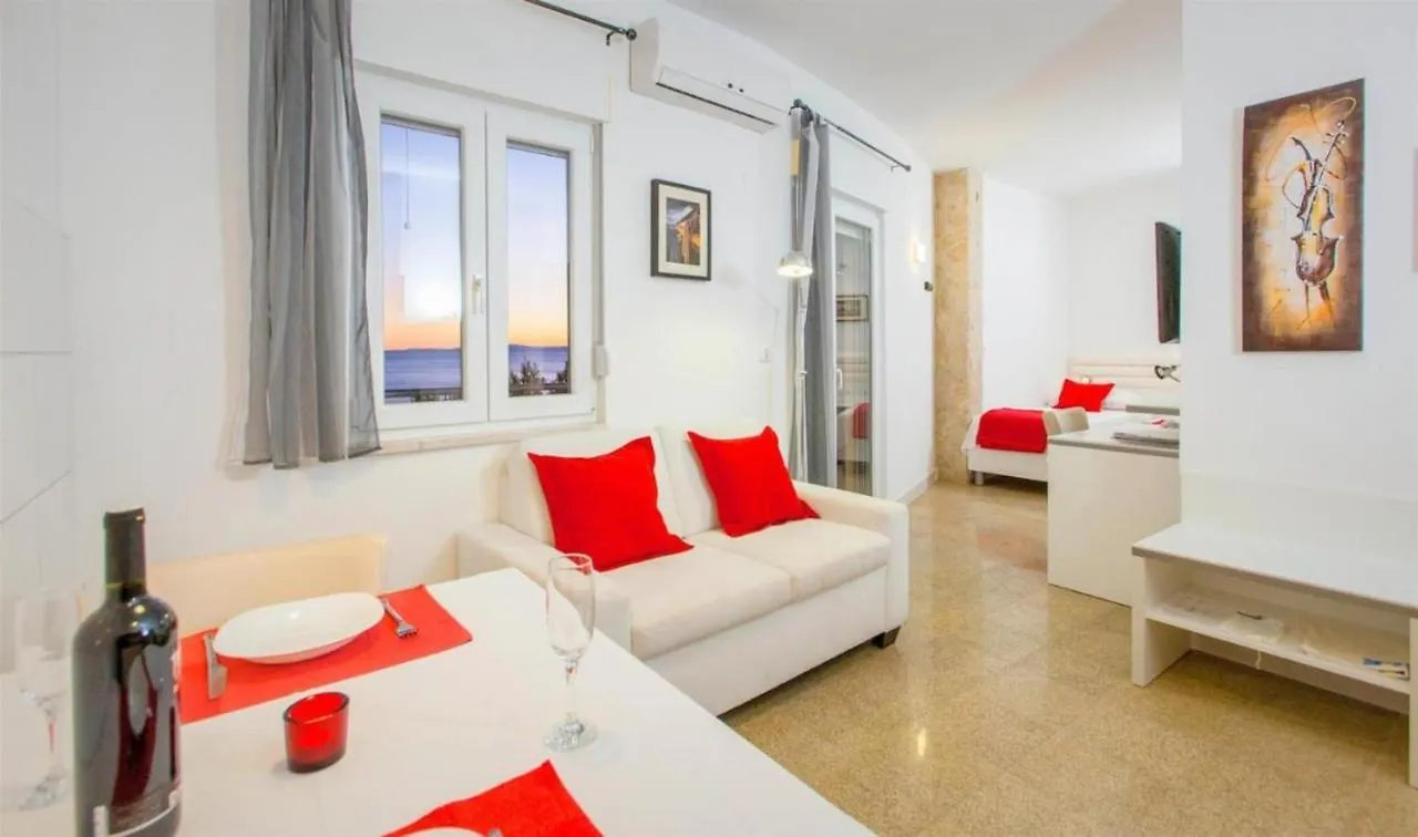 Ark Beach Apartment - Rabbit Split