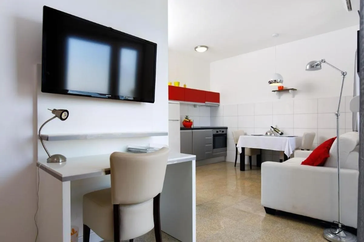 Ark Beach Apartment - Rabbit Split